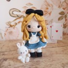 Patron "Alice au pays des merveilles et son doudou lapin"